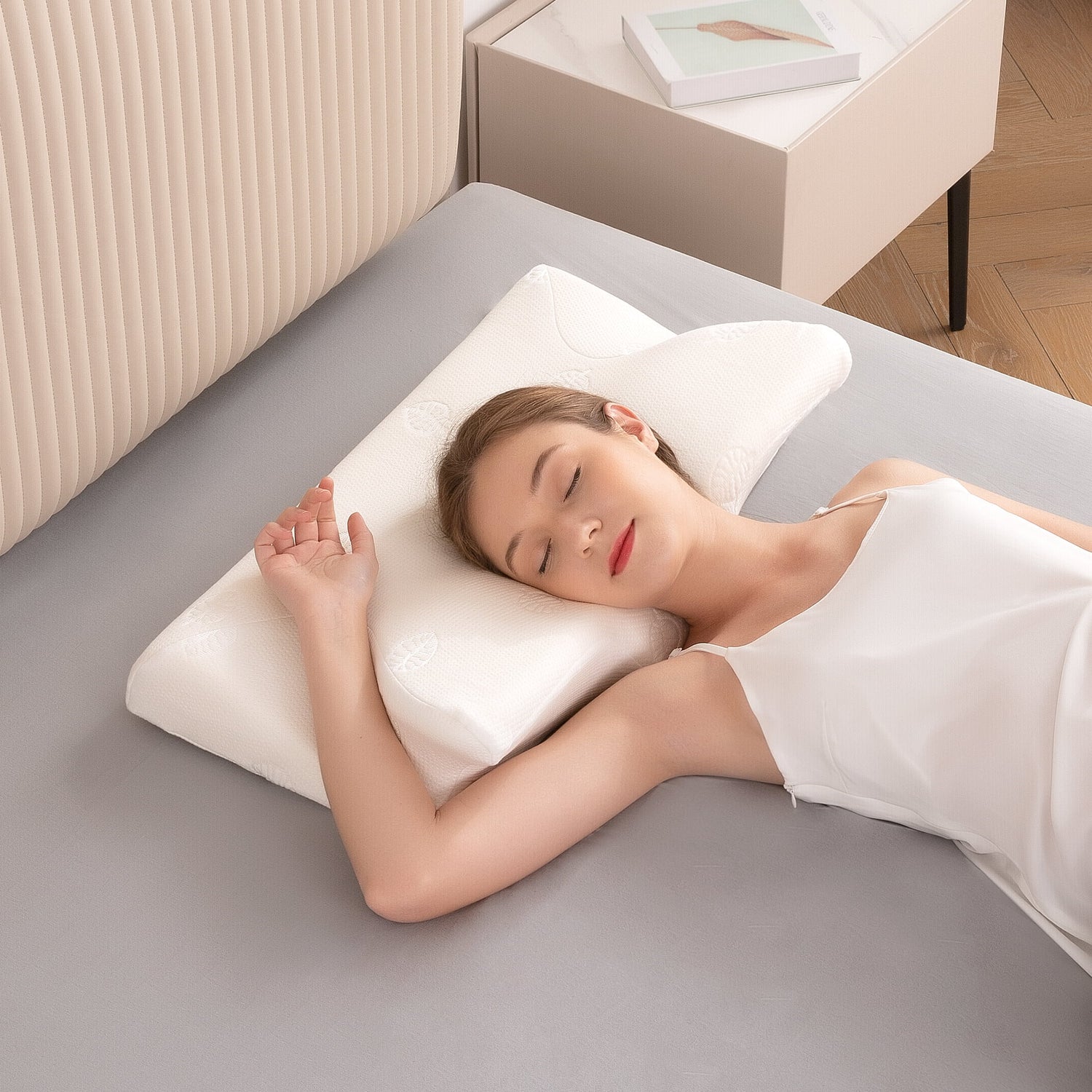 Experience Unmatched Comfort with Our Cervical Memory Foam Orthopedic Pillow for All Sleep Positions - Includes Removable White Pillowcase